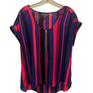 BOLD elements Cut To Curve Vertical Stripe Half Zip-Front Blouse